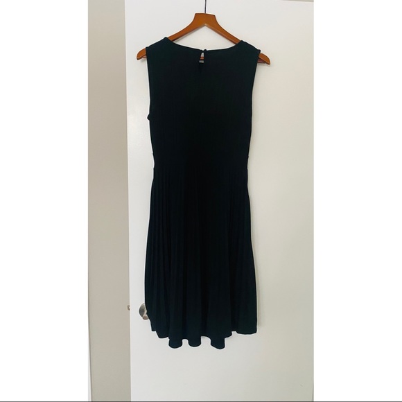 Black fit and flare maternity dress - Picture 3 of 3